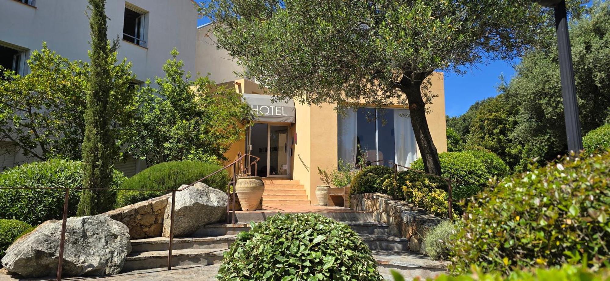 Hotel Cala Di L'Oru Л'Иль-Рус Экстерьер фото