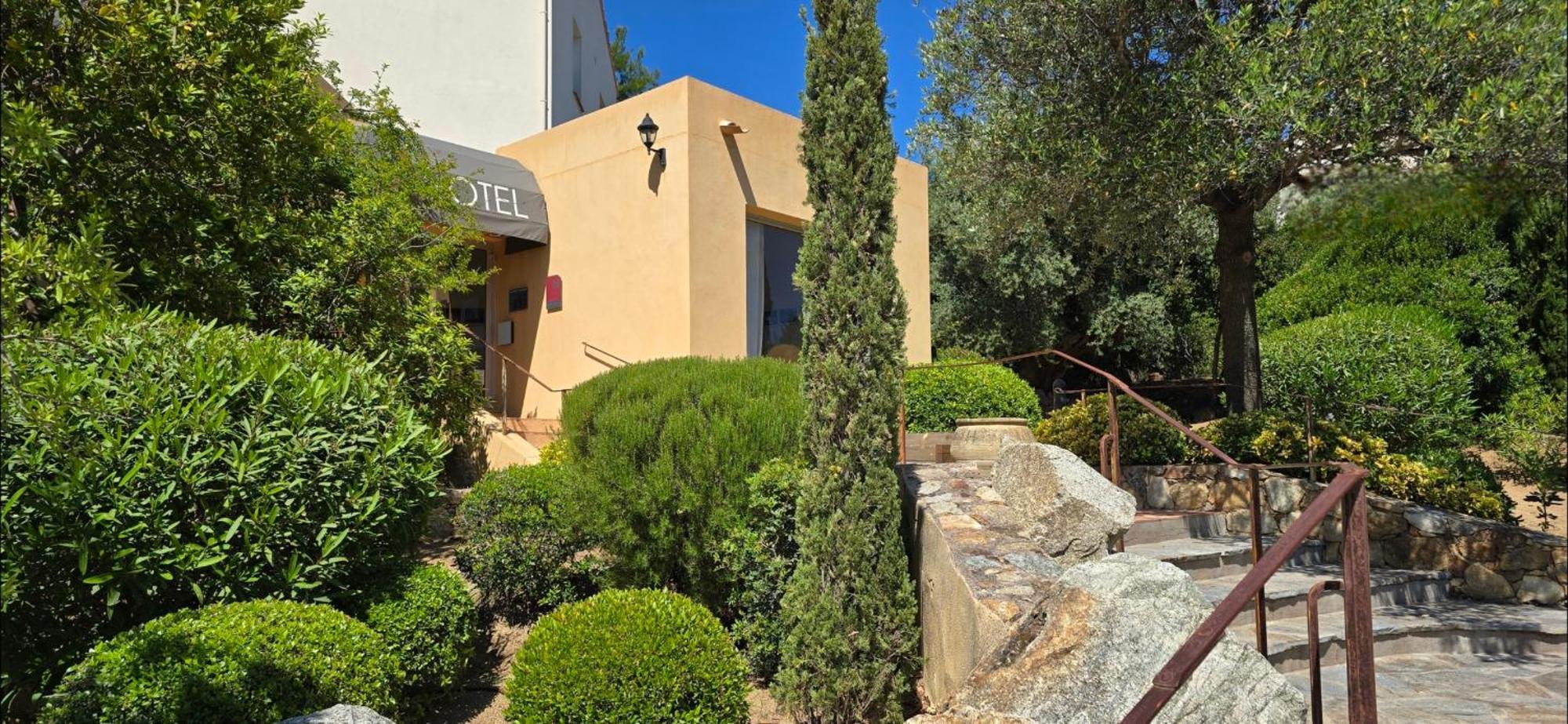 Hotel Cala Di L'Oru Л'Иль-Рус Экстерьер фото